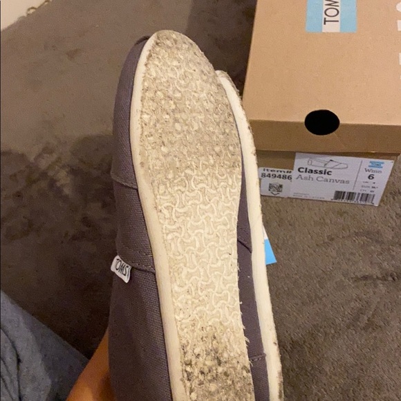 TOMS - Picture 4 of 5